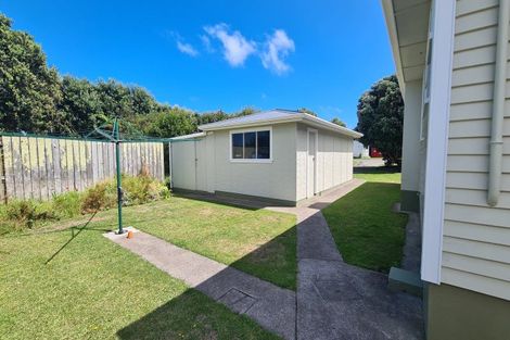 Photo of property in 20 Dieffenbach Street, Opunake, 4616