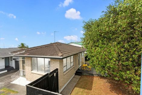 Photo of property in 1/31 Hepburn Road, Glendene, Auckland, 0602