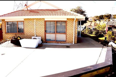 Photo of property in 4/30 Matthews Road, Clover Park, Auckland, 2019