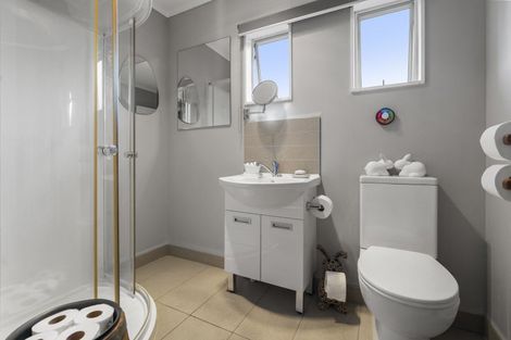 Photo of property in 2/46 Chippendale Crescent, Birkdale, Auckland, 0626