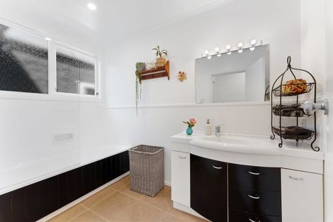 Photo of property in 110 Buick Crescent, Awapuni, Palmerston North, 4412