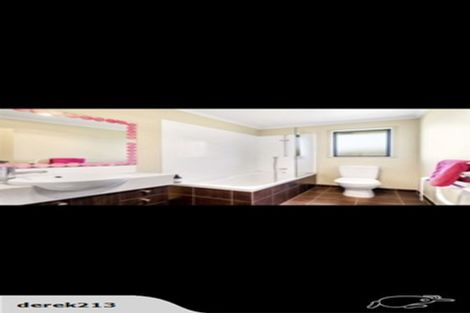 Photo of property in 70 South Kensington Way, Henderson, Auckland, 0612