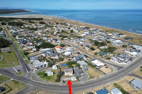 Photo of property in 2 Ocean Beach Street, Foxton Beach, Foxton, 4815