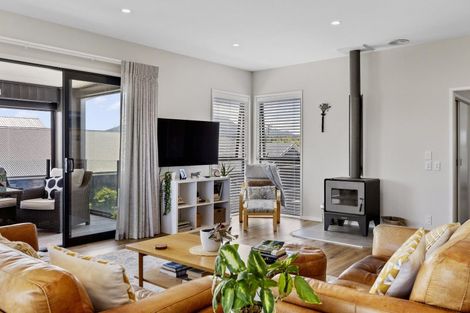 Photo of property in 14 Pukenamu Road, Rainbow Point, Taupo, 3330