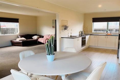 Photo of property in 11b Springs Road, Parakai, 0830