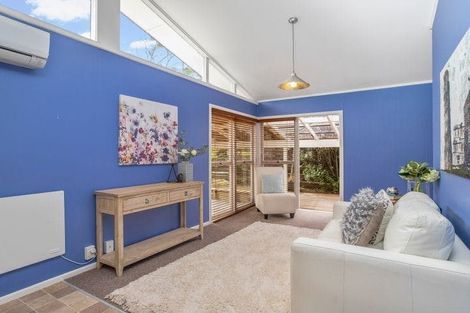 Photo of property in 1/7 The Rosebowl, Sunnyhills, Auckland, 2010