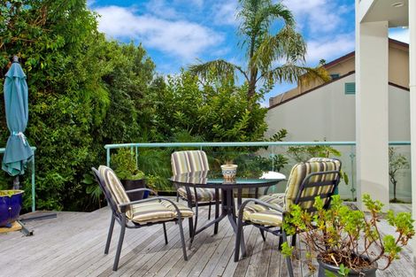 Photo of property in 2/42 Churchill Road, Murrays Bay, Auckland, 0630