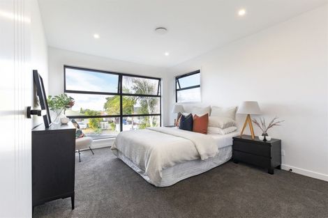 Photo of property in 142 West Harbour Drive, West Harbour, Auckland, 0618