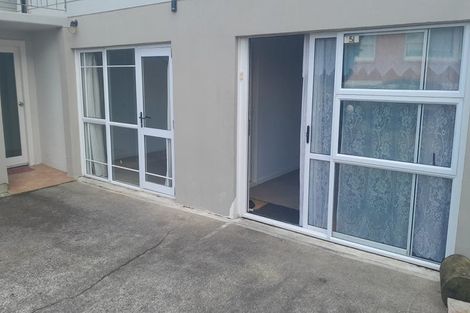 Photo of property in 35 Holland Road, Hillcrest, Auckland, 0627