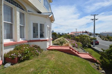 Photo of property in 252 Marine Parade, Bluff, 9814