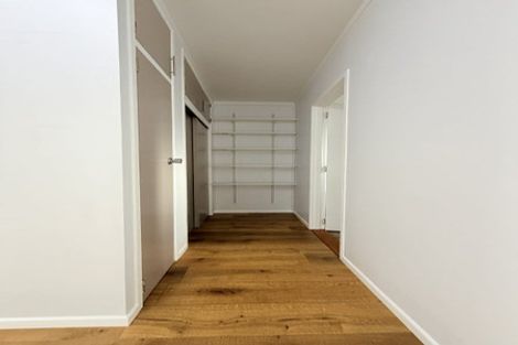 Photo of property in 62 Manhattan Heights, Glendene, Auckland, 0602