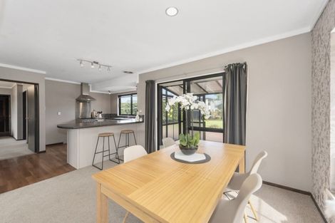 Photo of property in 6 Houhere Place, Pukete, Hamilton, 3200