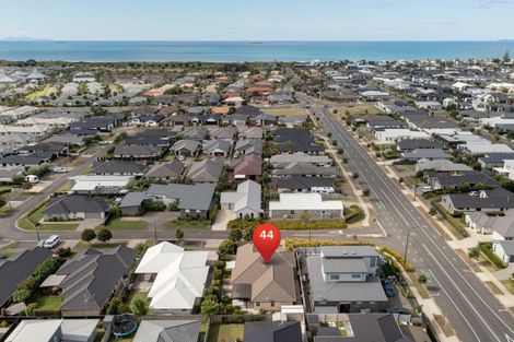 Photo of property in 44 Hiria Crescent, Papamoa Beach, Papamoa, 3118