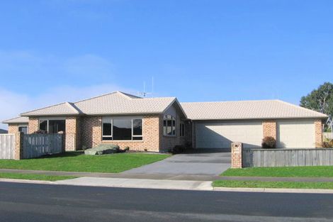 Photo of property in 8 Coleraine Drive, Rototuna, Hamilton, 3210