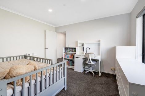 Photo of property in 15 Black Teal Close, Unsworth Heights, Auckland, 0632