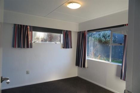 Photo of property in 2 Martin Grove, Normandale, Lower Hutt, 5010