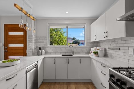 Photo of property in 2/59 Hatton Road, Orewa, 0931