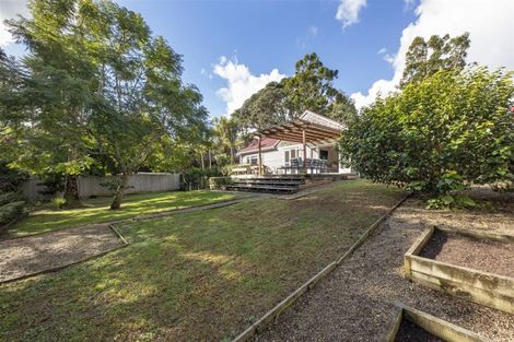 Photo of property in 5 Grovelands Way, Titirangi, Auckland, 0604