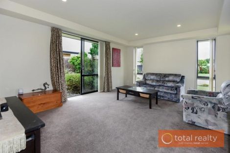 Photo of property in 17 Sovereign Gardens, Halswell, Christchurch, 8025