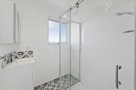 Photo of property in 1/14 Chislehurst Street, Henderson, Auckland, 0612