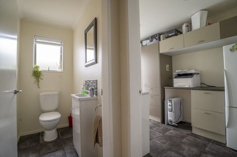 Photo of property in 29 Erlestoke Crescent, Churton Park, Wellington, 6037