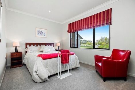 Photo of property in 5 Gleaming Place, Waiuku, 2123