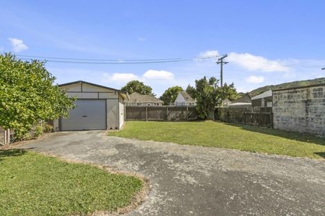 Photo of property in 35 Hewer Crescent, Naenae, Lower Hutt, 5011