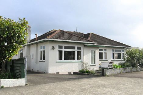 Photo of property in 16 Russell Street, Palmerston North, 4414