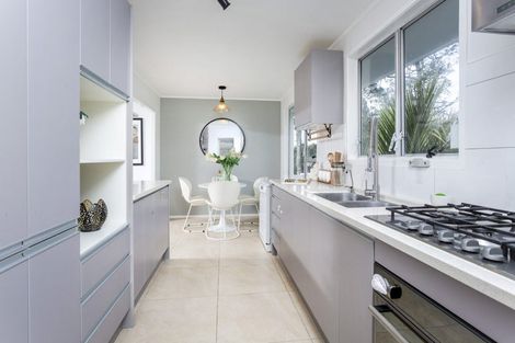 Photo of property in 16 West Glade Crescent, Birkenhead, Auckland, 0626