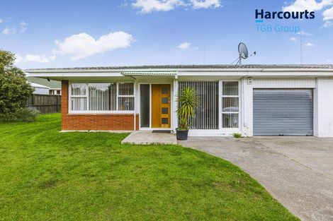 Photo of property in 2/55 Orams Road, Hillpark, Auckland, 2102