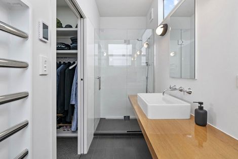 Photo of property in 151 Nevay Road, Miramar, Wellington, 6022