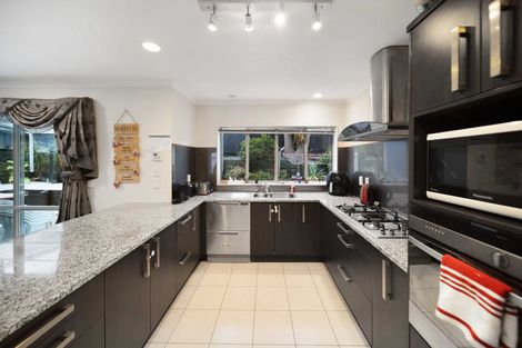 Photo of property in 9 Seresin Crescent, Flat Bush, Auckland, 2016