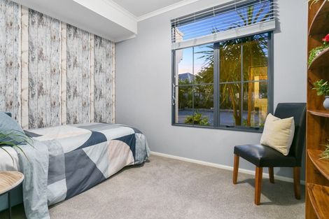 Photo of property in 32c Isobel Road, Greenhithe, Auckland, 0632