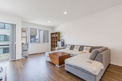 Photo of property in 15 Bloom Crescent, Sunnyvale, Auckland, 0612