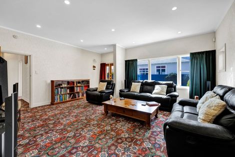 Photo of property in 19 George Street, Hawera, 4610