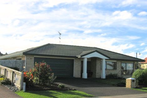 Photo of property in 77 Kath Hopper Drive, Orewa, 0931