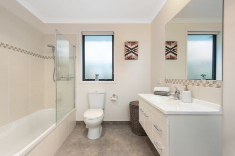 Photo of property in 31 Bateleur Close, Welcome Bay, Tauranga, 3112