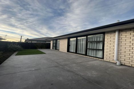 Photo of property in 2/5 Beatrice Place, Avonhead, Christchurch, 8042