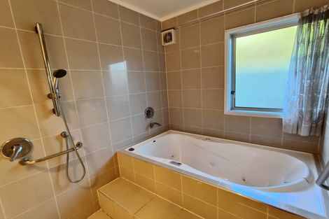 Photo of property in 271 Bleakhouse Road, Mellons Bay, Auckland, 2014