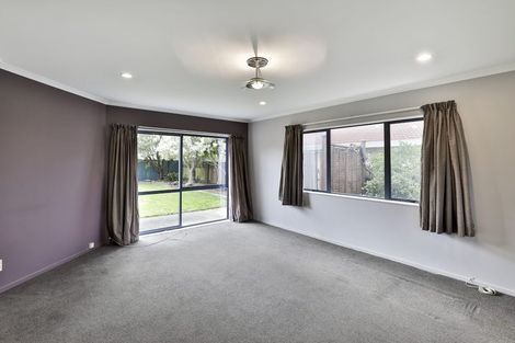 Photo of property in 13 Jeffery Reeve Crescent, Ranui, Auckland, 0612