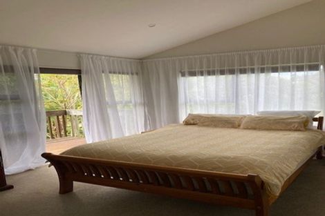 Photo of property in 9 Maori Hut Road, Red Beach, 0932