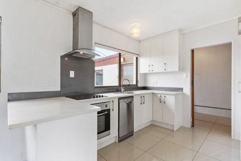 Photo of property in 2/146 Queen Street, Pukekohe, 2120