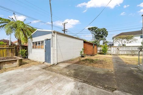 Photo of property in 104 Whites Line East, Waiwhetu, Lower Hutt, 5010