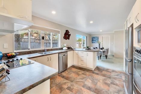 Photo of property in 2 San Marino Drive, Henderson, Auckland, 0612