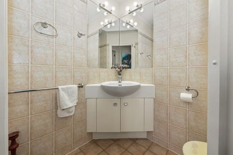 Photo of property in 16 Cranbrook Grove, Waikanae, 5036
