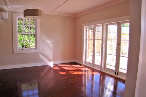 Photo of property in 12 Maungakiekie Avenue, Greenlane, Auckland, 1051