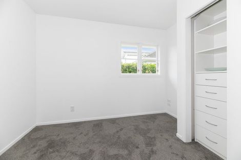 Photo of property in 5 Glenford Lane, Te Atatu Peninsula, Auckland, 0610