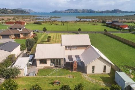 Photo of property in 13 Koromiko Drive, Coromandel, 3506