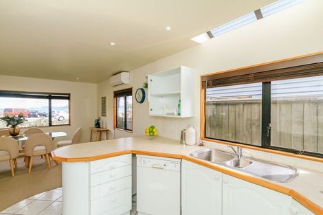 Photo of property in 243 The Esplanade, Petone, Lower Hutt, 5012