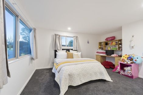 Photo of property in 9 Burgundy Park Avenue, Henderson, Auckland, 0612